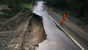 Drum național din județul Alba, prăbușit din cauza ploilor torențiale