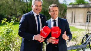 Macron, ridiculizat de presă după întâlnirea cu Nehammer