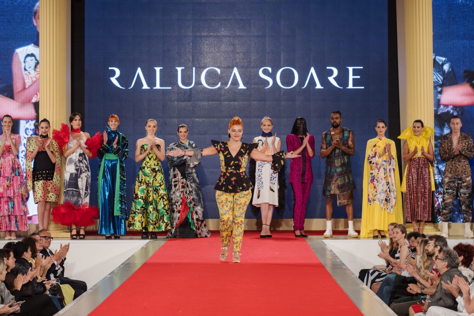 O afacere cu joc de culori. Raluca Soare, cel mai ”jucăuș” designer de modă din România