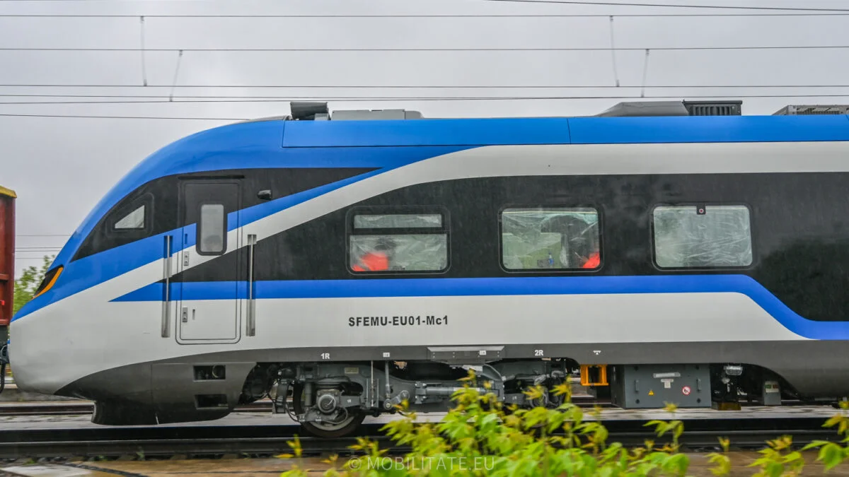 Primul tren electric în România. Producătorul chinez CRRC a făcut livrarea. Video