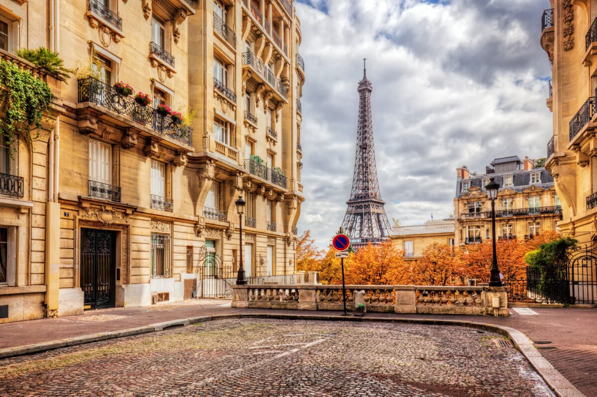 Farse 1 Aprilie. Cele mai tari păcăleli din istorie. Cum a fost vândut Turnul Eiffel la fier vechi