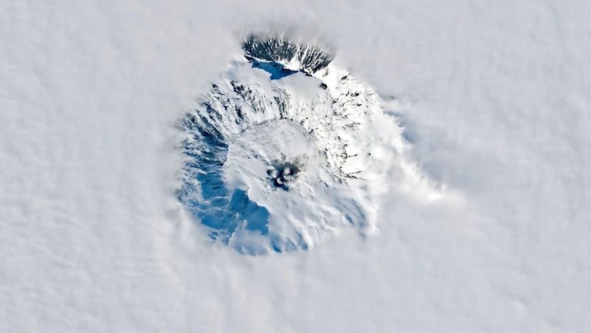 Antarctica este acoperită de vulcani. Ar putea să erupă și să provoace un haos mondial?