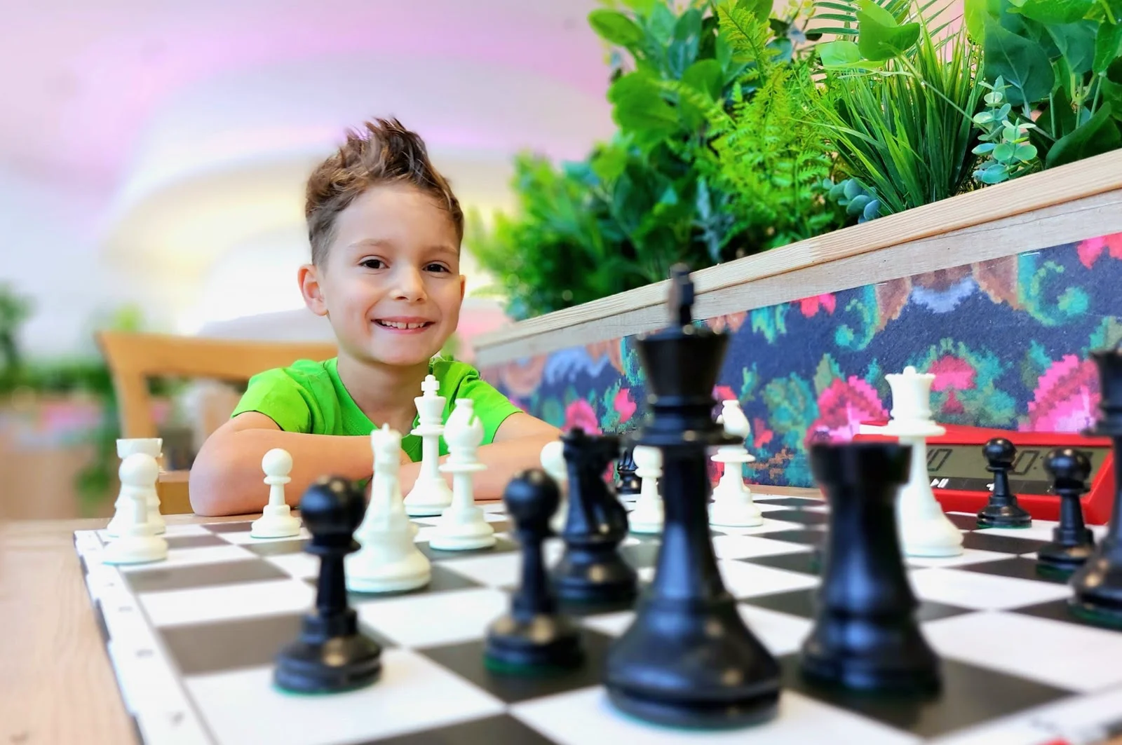 La doar 7 ani, va reprezenta România la Mondialul de Șah. Cine este Aaron Drăgoi