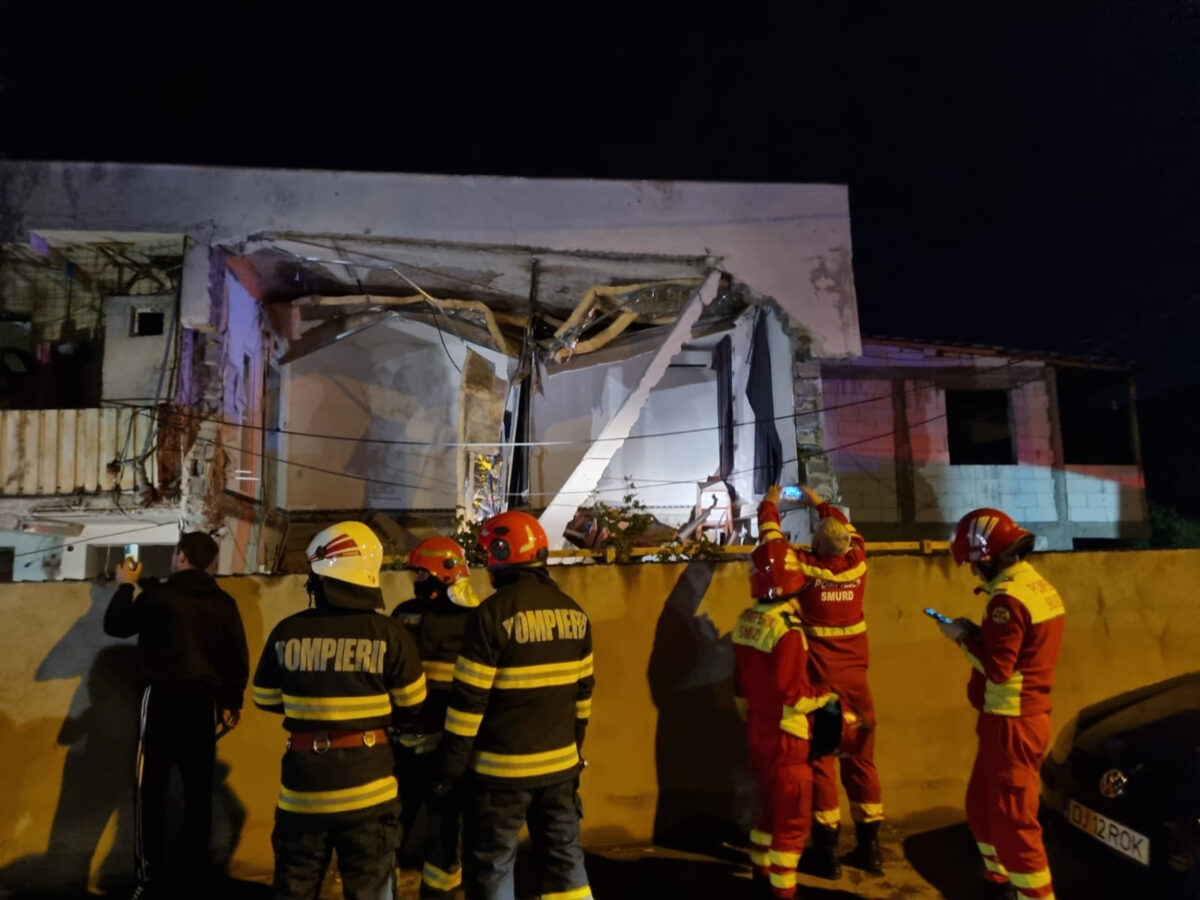 Explozie puternică într-un bloc din Craiova. O femeie a murit