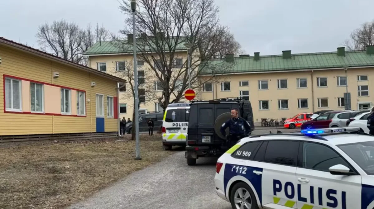 Copil de 13 ani, atac armat la o școală din Finlanda. Un elev a murit