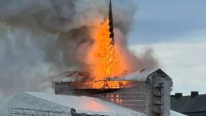 Incendiu la Copenhaga. Arde clădirea Bursei. Imagini cu turnul care se prăbușește. Update