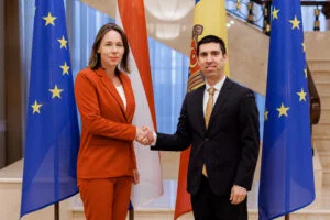 Mihai Popșoi a discutat cu ministrul de Externe olandez despre forumul investițional din vară