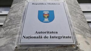 Funcționar de la Pretura Botanica, avere nejustificată. ANI a dispus confiscarea banilor