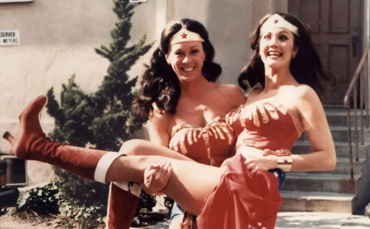 A murit Jeannie Epper, legendara cascadoare din „Wonder Woman”