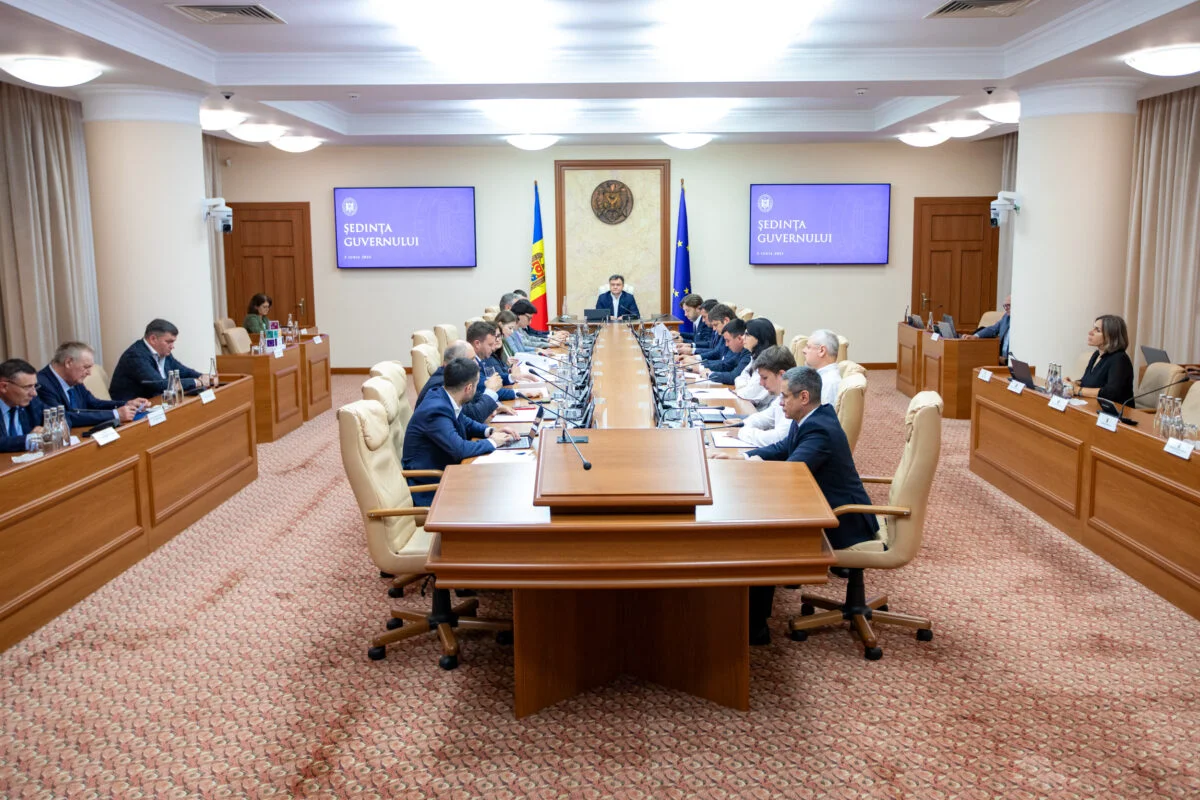 Guvernul din Chișinău a adoptat măsuri pentru a opri emigrarea tinerilor specialiști din medicină, cultură și educație