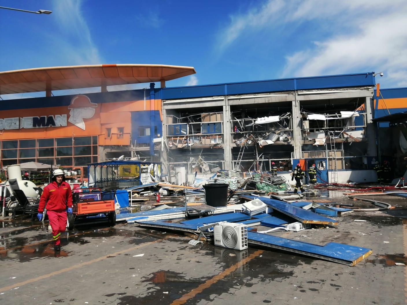 Explozie la un centru comercial din Botoșani. Mai multe persoane au ajuns la spital