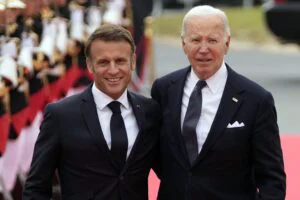 Joe Biden și Emmanuel Macron, negociază viitorul Ucrainei. Ce rol are Volodimir Zelenski