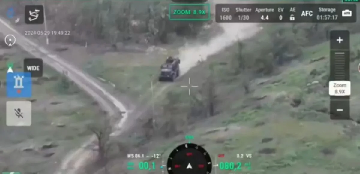 Un vehicul blindat MaxxPro „a supraviețuit” după ce a fost lovit de mortiere și drone