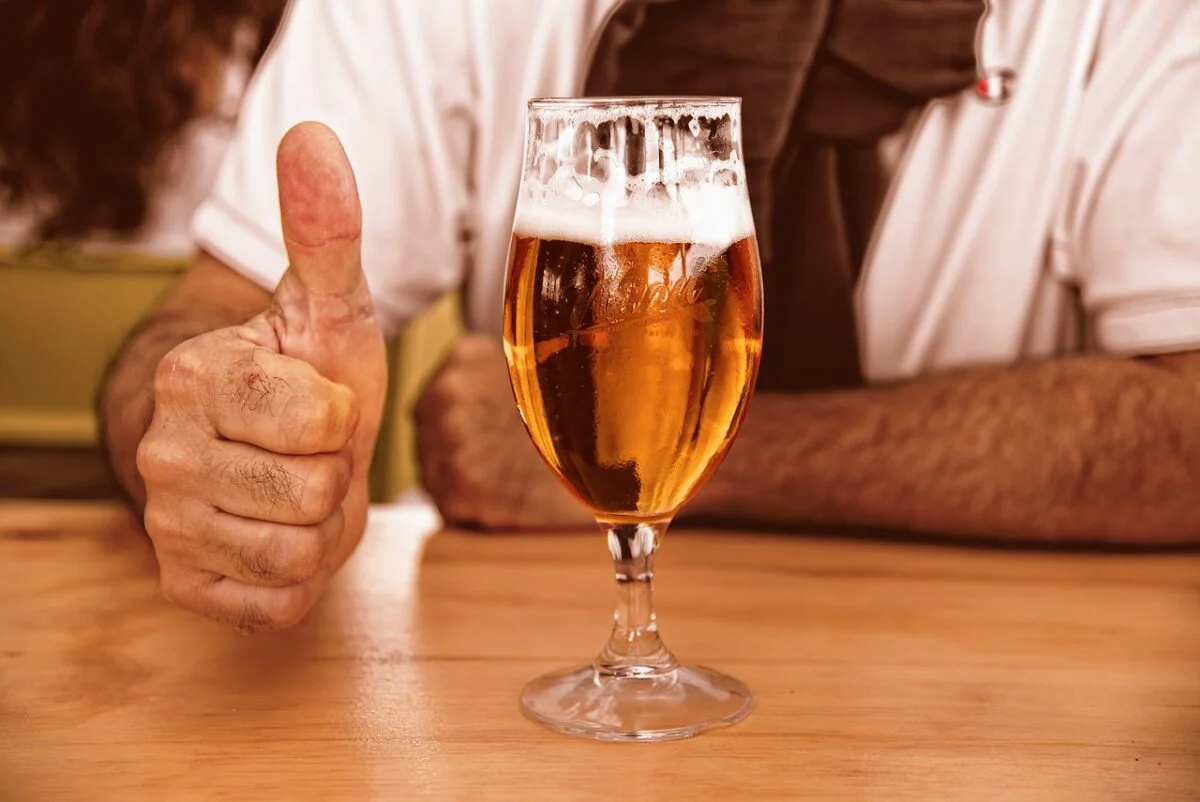 Berea fără alcool a fost testată minuțios. Cât de corecte sunt informațiile de pe etichetă