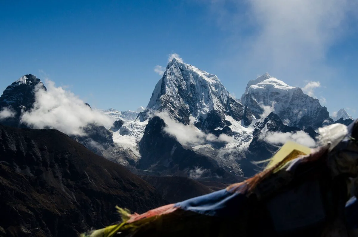 Fenomen misterios pe Everest. Trupurile alpiniștilor dispăruți în ultimul secol ies la suprafață