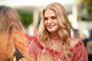 Manuela Hărăbor acuză că a fost concediată din cauza opțiunilor politice. Postul de televiziune vizat