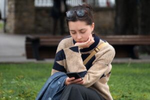 Mesajele text sunt interpretabile. Cuvântul care poate strica o prietenie