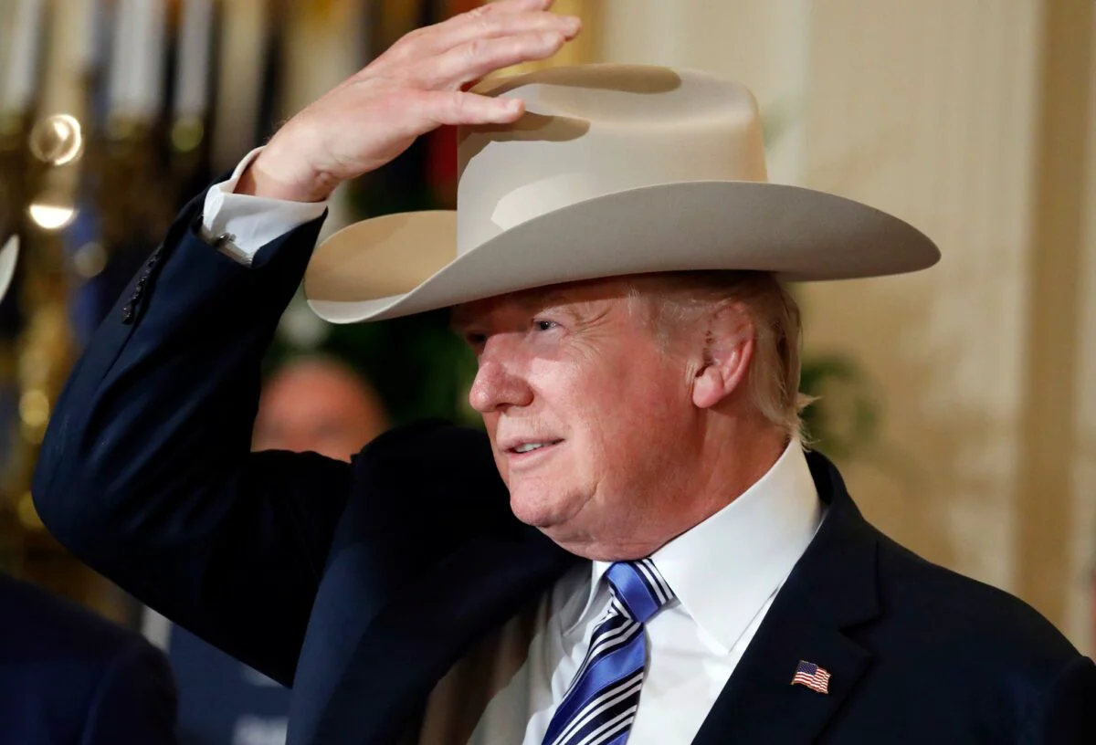 Pălăria de cowboy, noua modă de la Convenția Națională Republicană. Simbolistica acestui obiect vestimentar