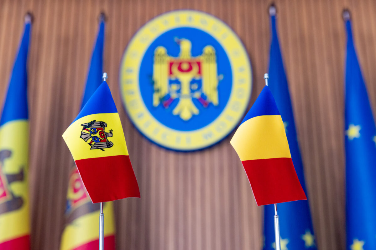 Drapelul Republicii Moldova și României