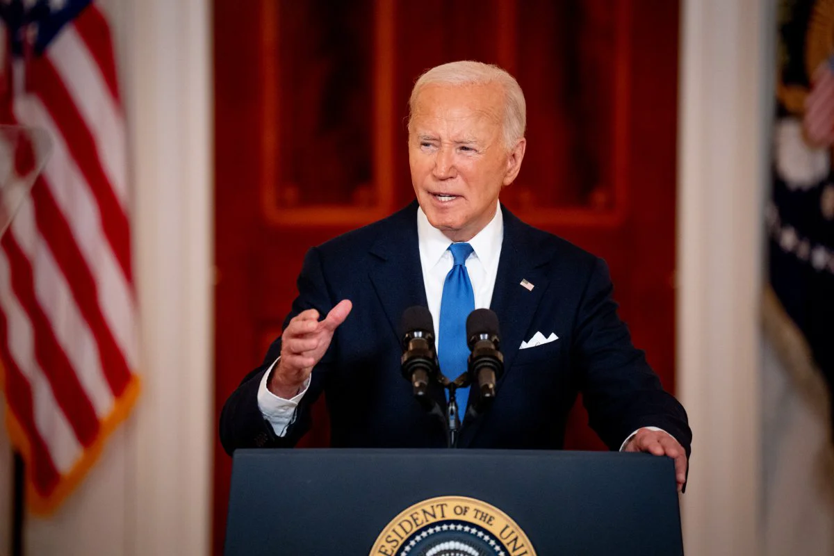 Biden a renunțat, iar politica SUA se clatină