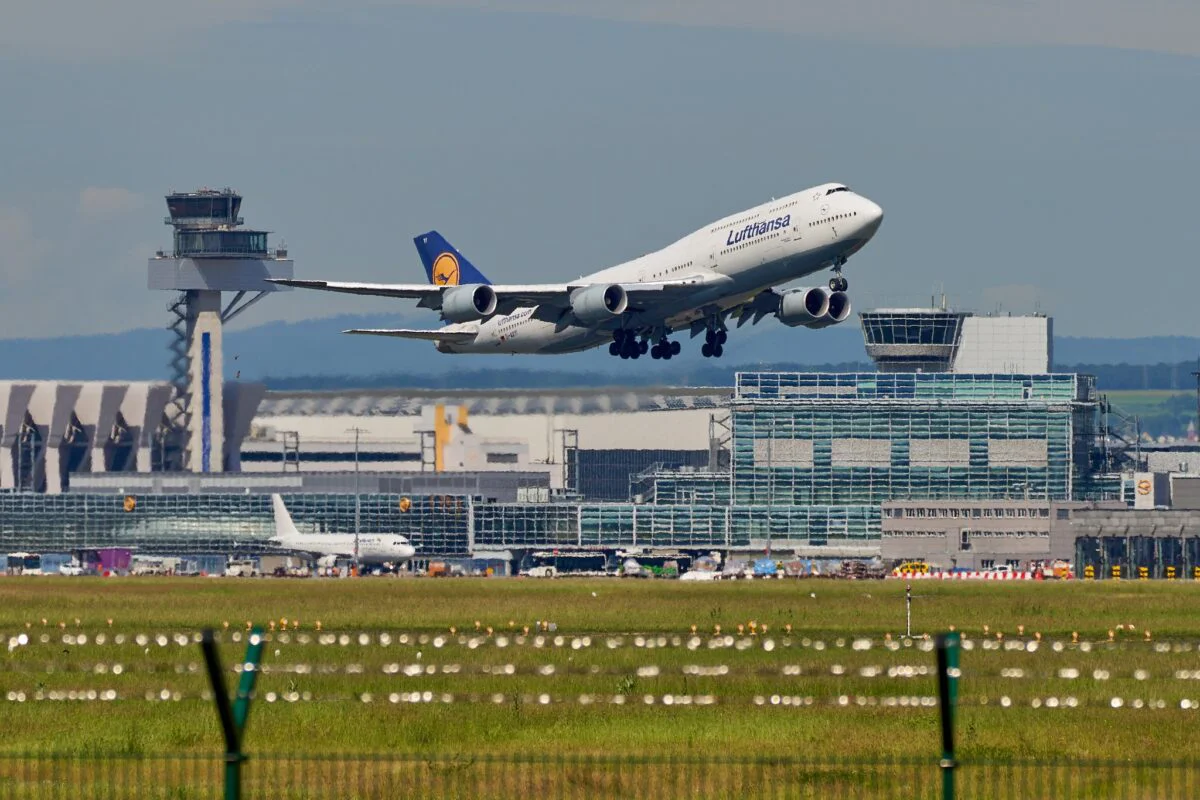 Aeroportul din Frankfurt, blocat după invazia extremiștilor ecologiști