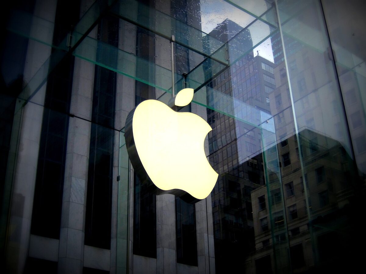 Apple, obligată de UE să permită accesul concurenților la sistemul de plăți mobile