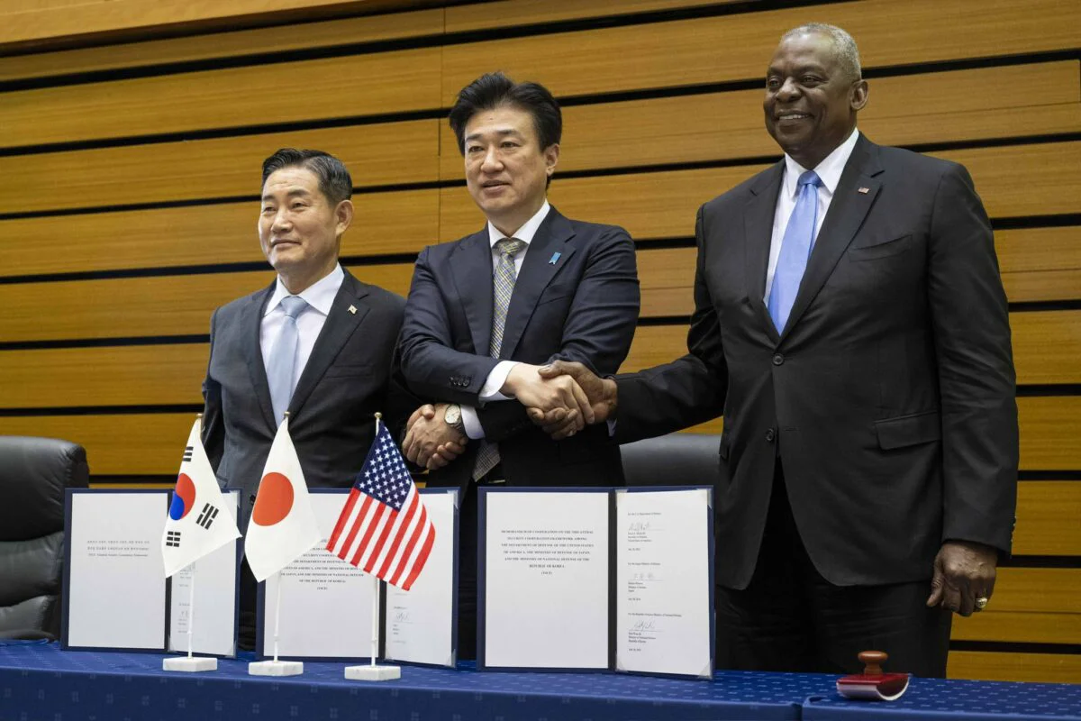 Şefii Apărării din SUA, Coreea de Sud şi Japonia, întâlnire după 15 ani