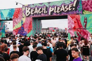 Festivalul „Beach, Please”: Mesaj-manifest împotriva violenței asupra femeilor, transmis de artistul COJO
