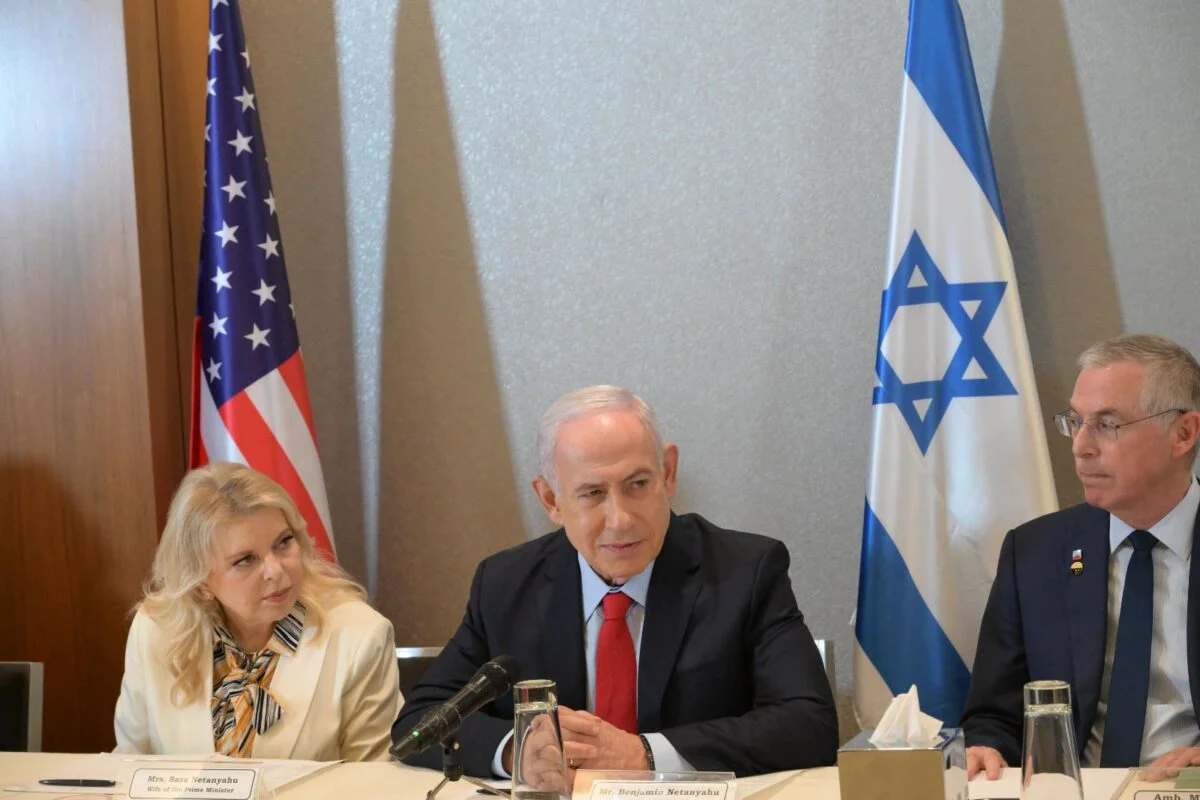 Netanyahu promite din Statele Unite „victoria totală” în Gaza. Mii de protestatari au scandat împotriva sa