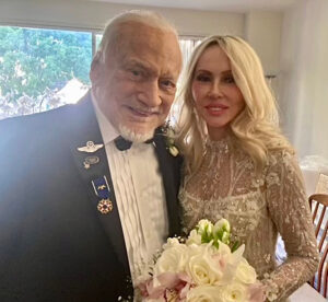 Buzz Aldrin, mai fericit ca niciodată la 94 de ani. Și-a găsit iubirea vieții