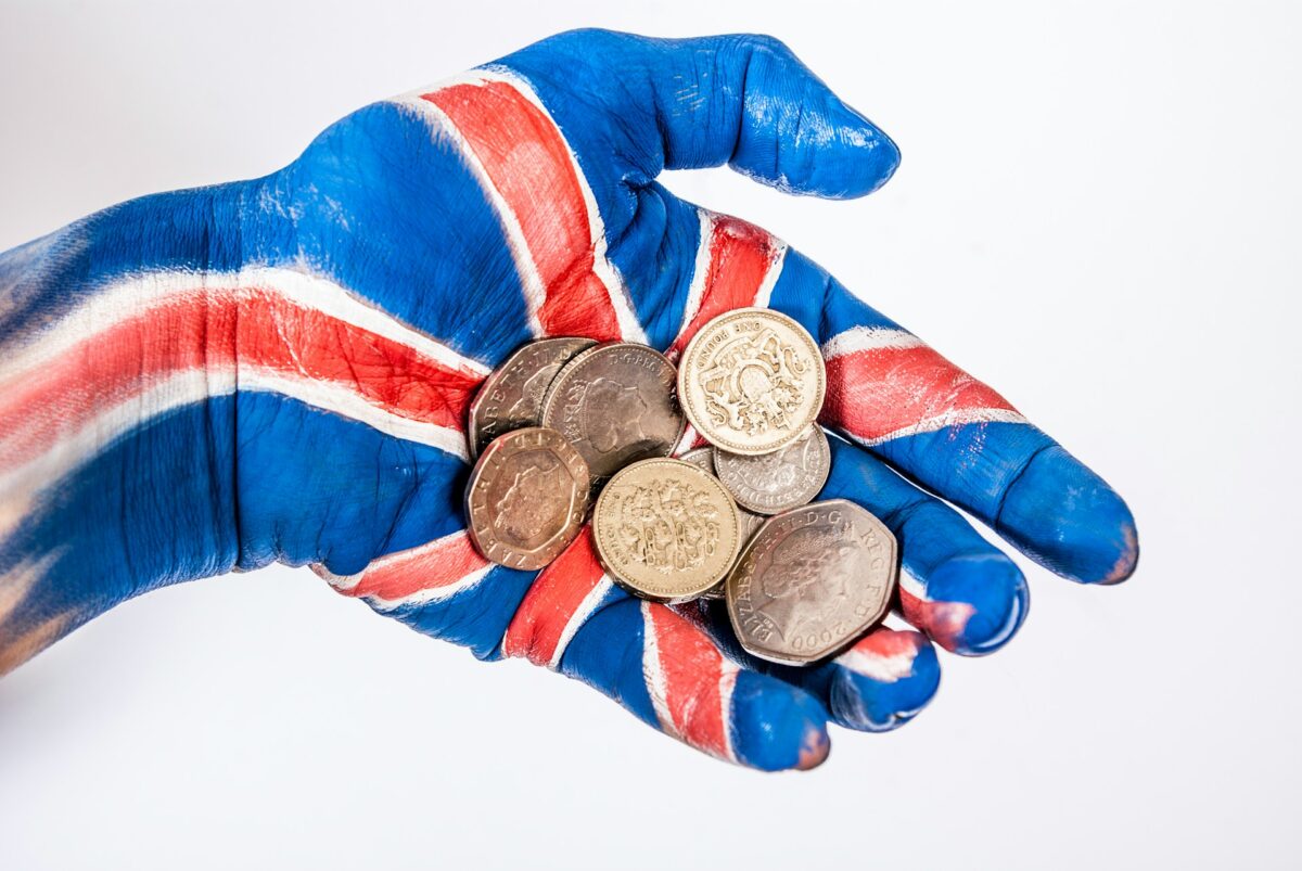 Guvernul socialist din Marea Britanie, noi majorări de salarii pentru bugetari