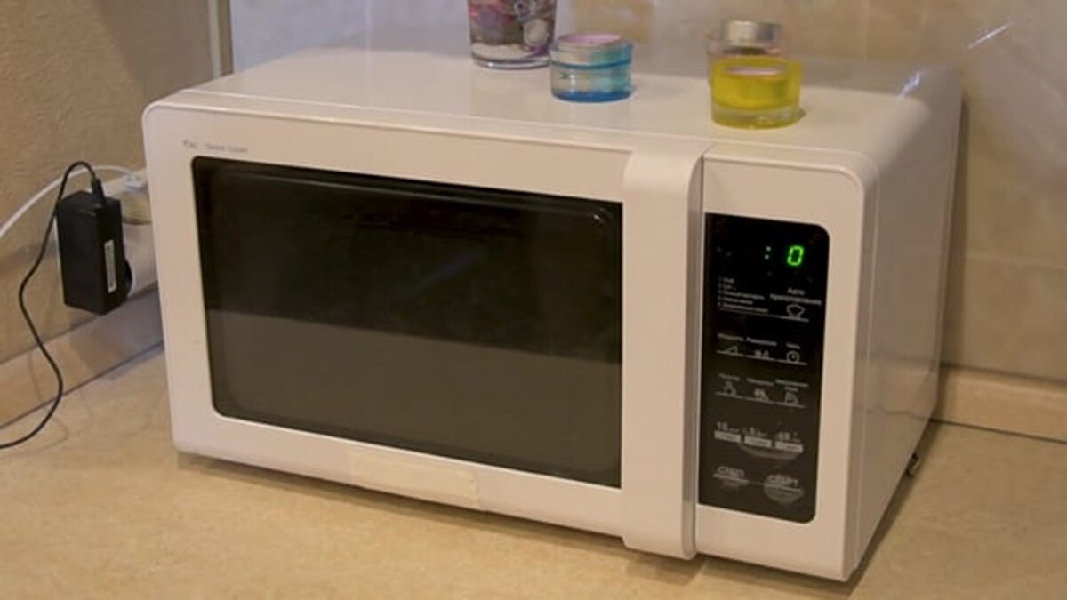 Cum să cureți rapid cuptorul cu microunde. Ingredientele costă mai puțin de 6 lei