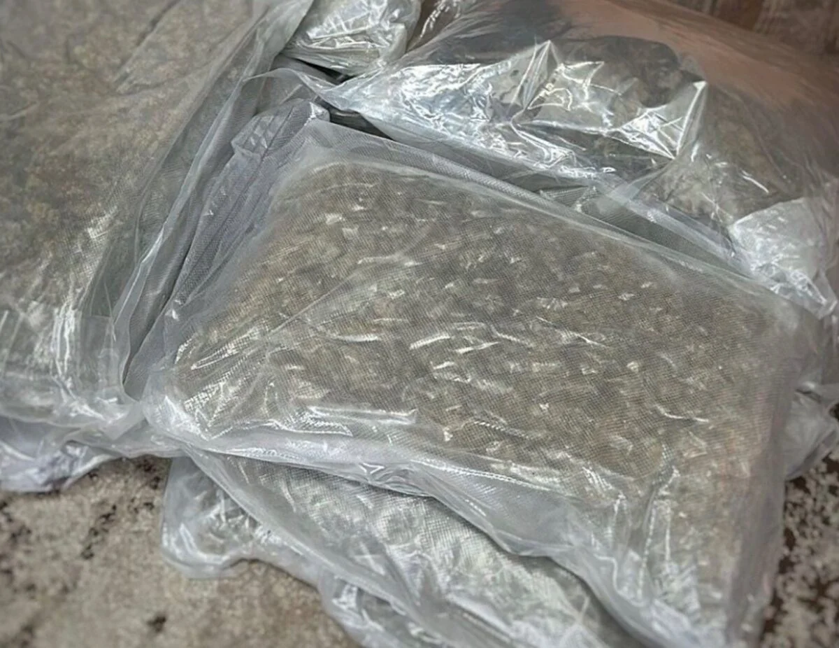 Captură impresionantă a polițiștilor. 21 kilograme de droguri, găsite la un dealer