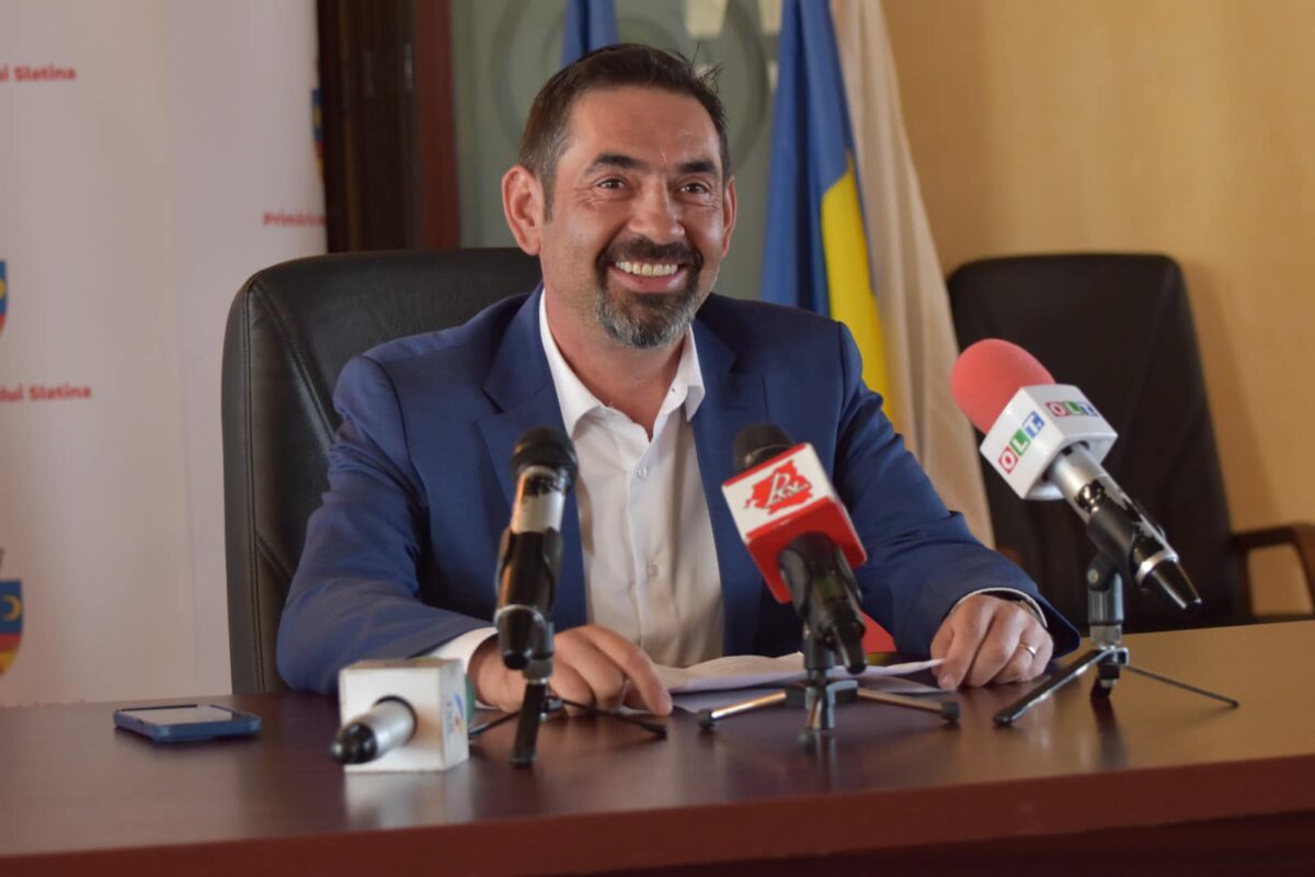 Emil Moț, primarul din Slatina, a demisionat. I se aduc acuzații grave de trafic de droguri