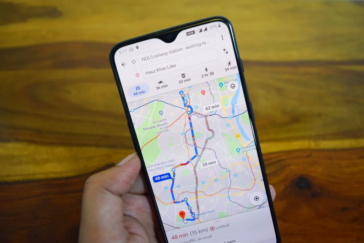 Google Maps vine cu noutăți pentru șoferi. Aplicația care-i va scăpa de amenzi