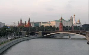 Propaganda Kremlinului nu are limite: Copii din Republica Moldova, manipulați la tabere de vară organizate în Rusia