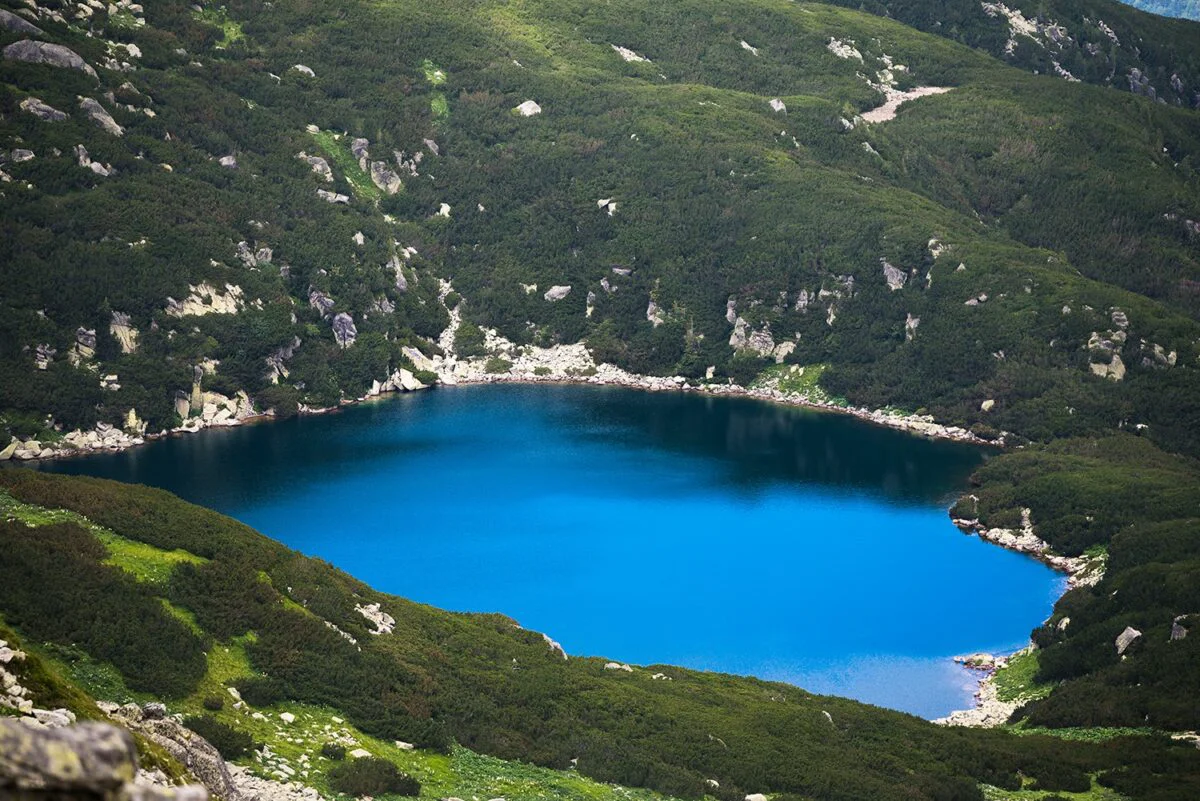 De ce este scăldatul interzis în lacurile glaciare. Mulți români se expun unui mare pericol