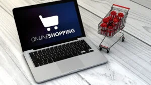 Retailul românesc, sub presiune. Platformele online, o amenințare pentru magazinele locale