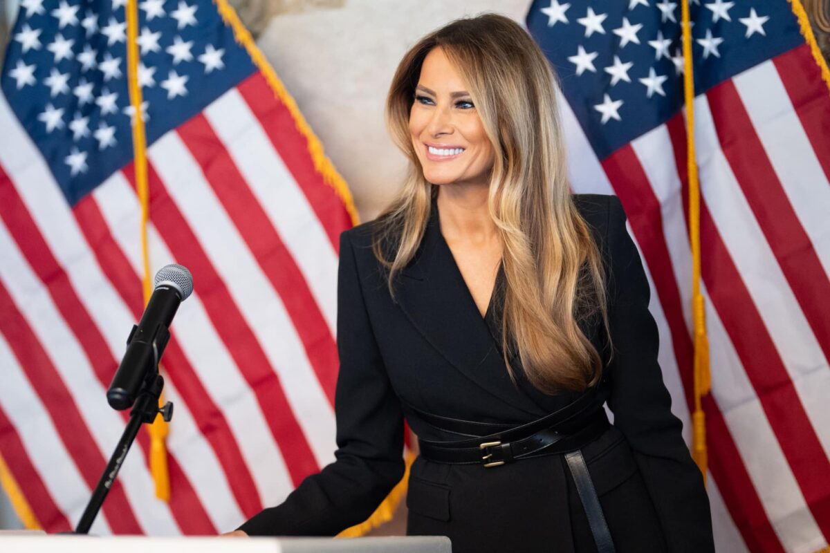 Melania Trump a atras toate privirile în ziua alegerilor. Jill Biden, aspru criticată. Video