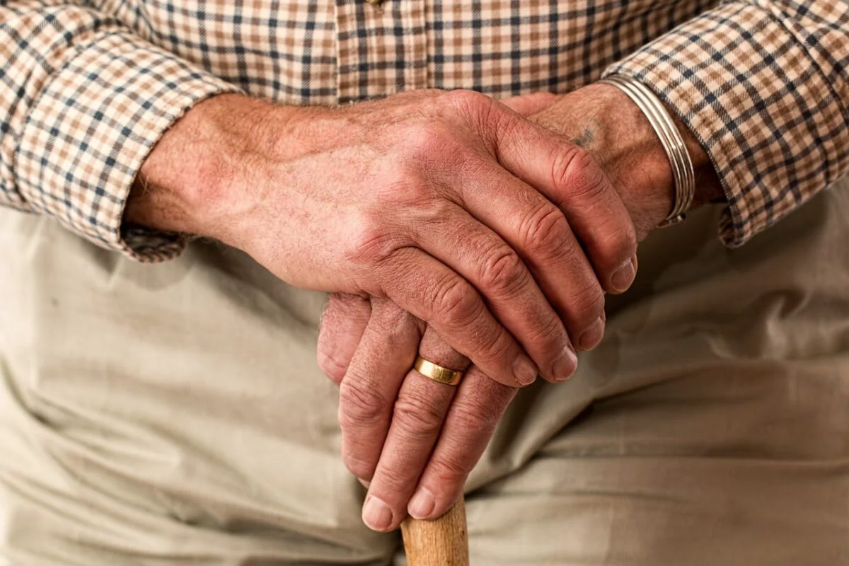 Recalcularea pensiilor în două etape. Experții semnalează riscuri pentru sistemul de pensii