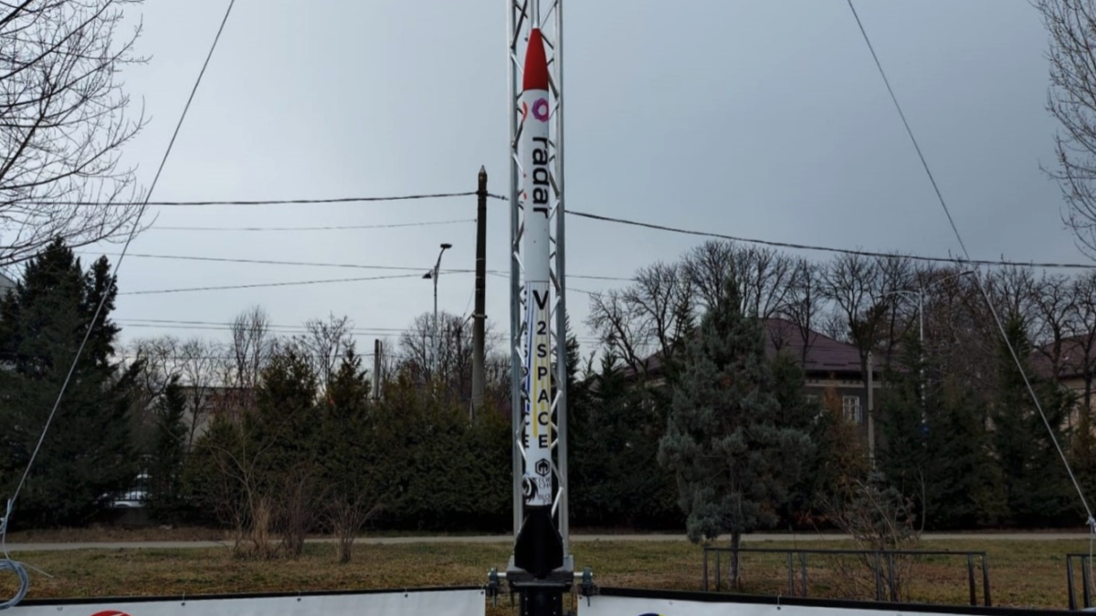 O rachetă supersonică de peste trei metri lungime, construită de o echipă de studenți români