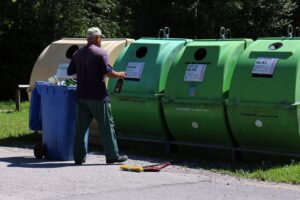 A transformat reciclarea într-o afacere de succes. A strâns o sumă uriașă într-un timp scurt