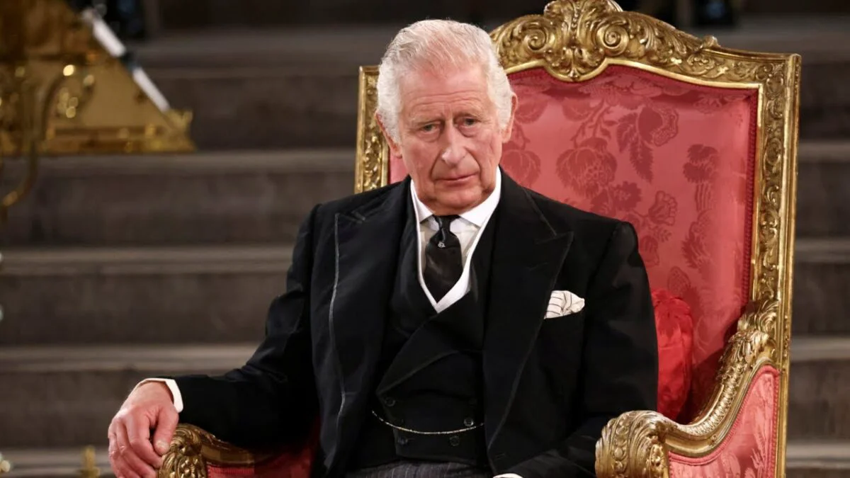 Regele Charles și Prințul William au dreptate să mai reducă din Familia Regală
