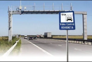 Rovinieta se dublează: Moldovenii care circulă în România vor plăti taxe mai mari din august