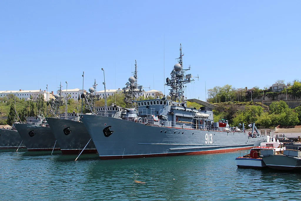 navă în portul Sevastopol