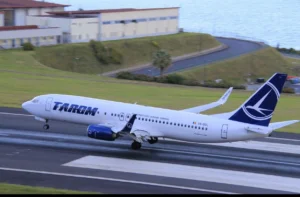 Avion Tarom, la un pas să fie răsturnat de o furtună puternică pe aeroportul din Oradea