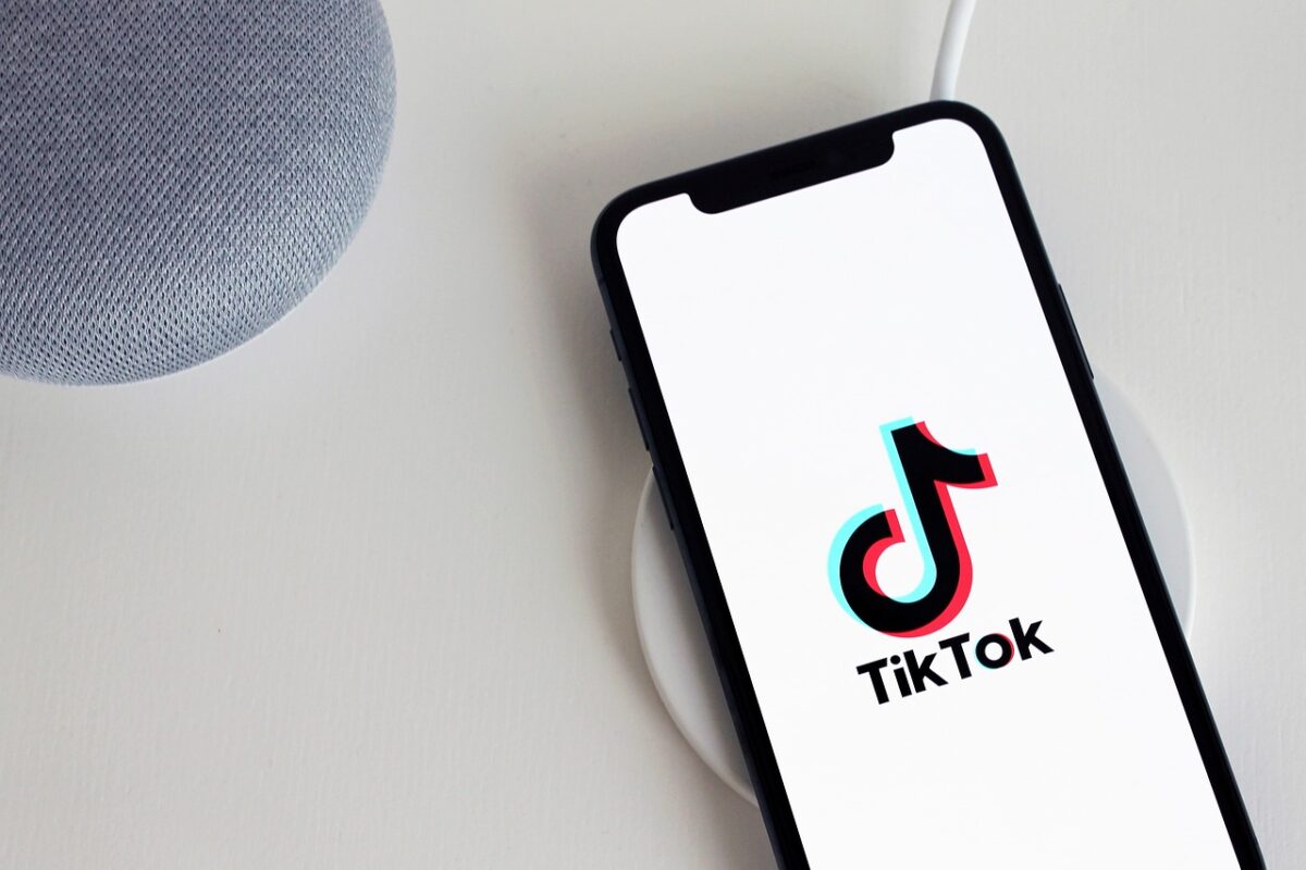 Val de concedieri la Tik Tok. Inteligența artificială trimite în șomaj sute de angajați