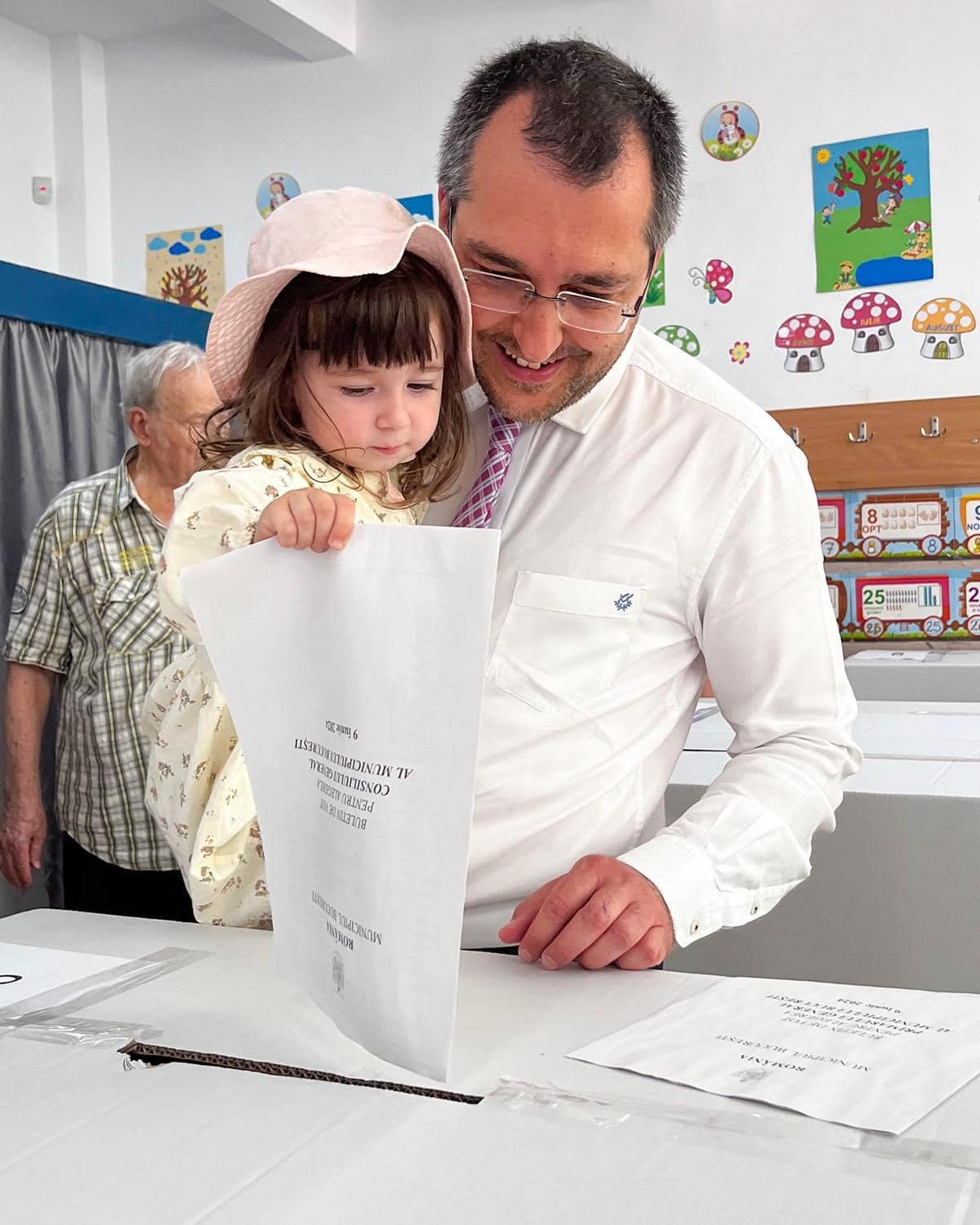 Vlad Voiculescu votează