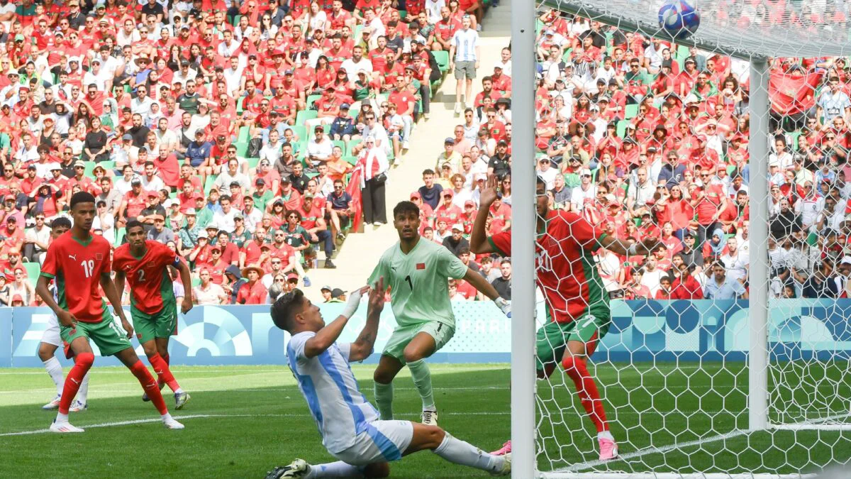 Olimpiada a început cu un scandal de proporții. Incidente grave la meciul Argentina - Maroc (1-2)