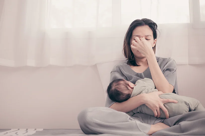 Ce trebuie să știi despre depresia postnatală. De la semnele afecțiunii la conștientizare